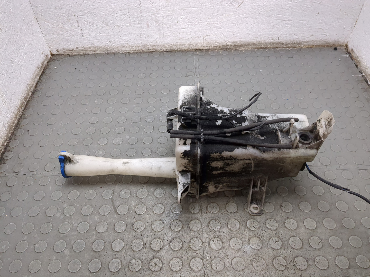 Бачок омывателя лобового стекла