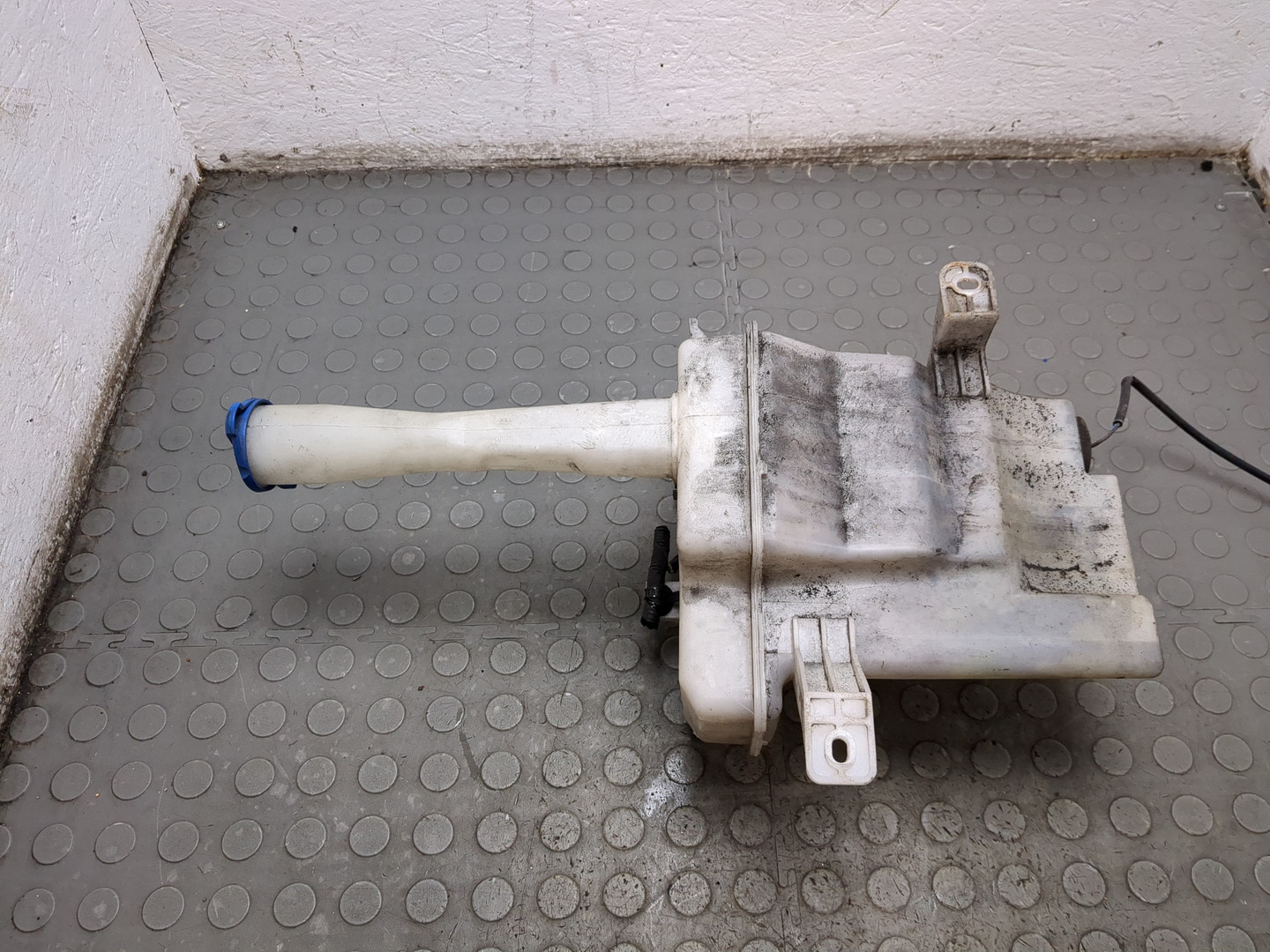 Бачок омывателя лобового стекла