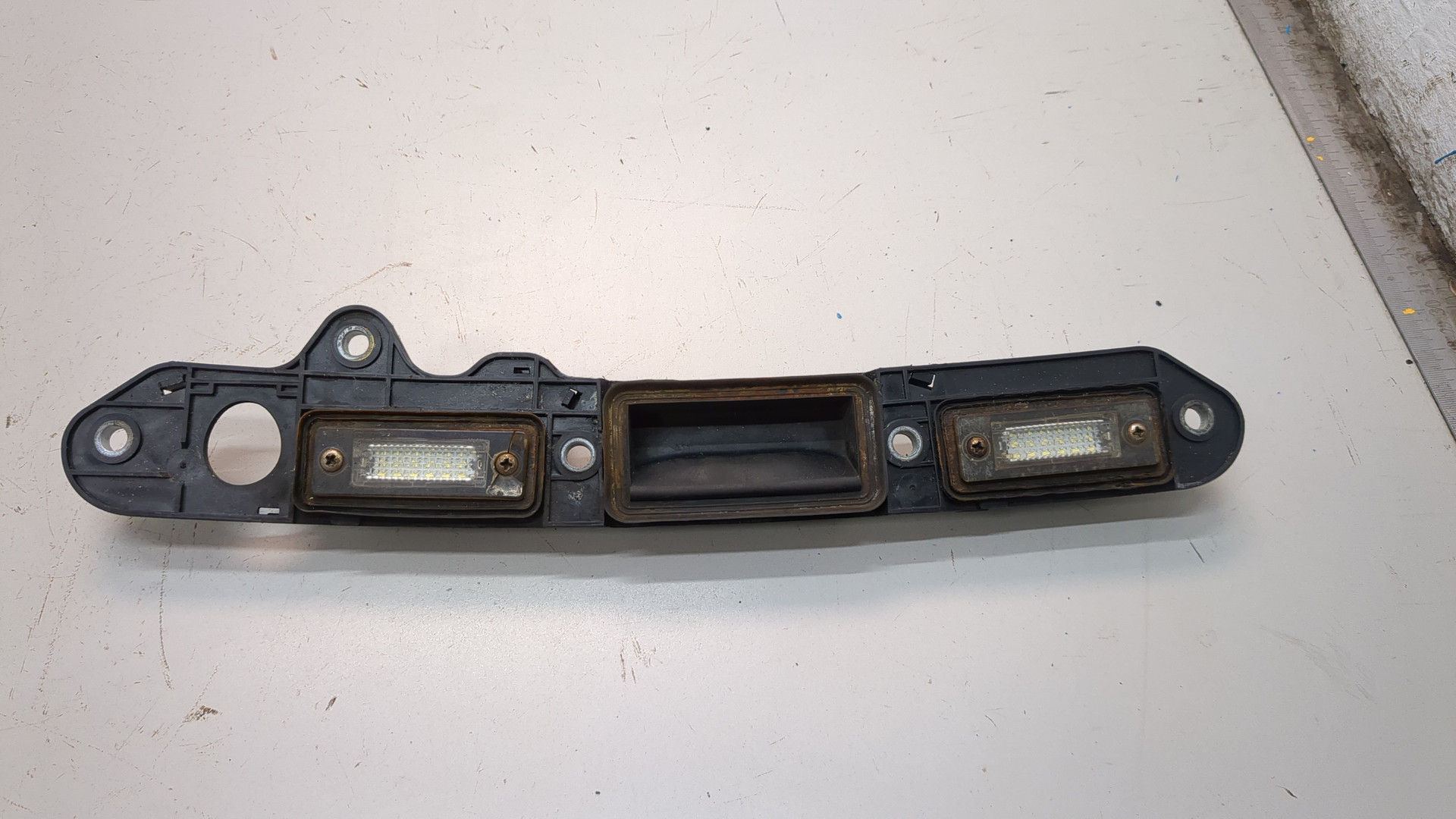 Кнопка открывания багажника