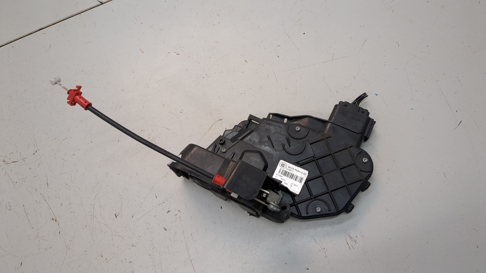 Замок двери передней правой