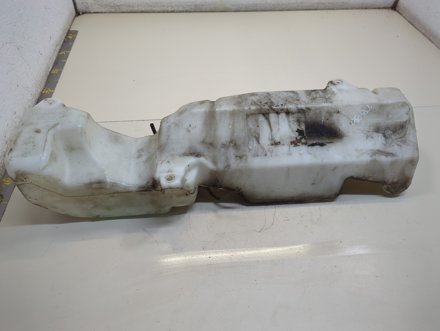 Бачок омывателя лобового стекла