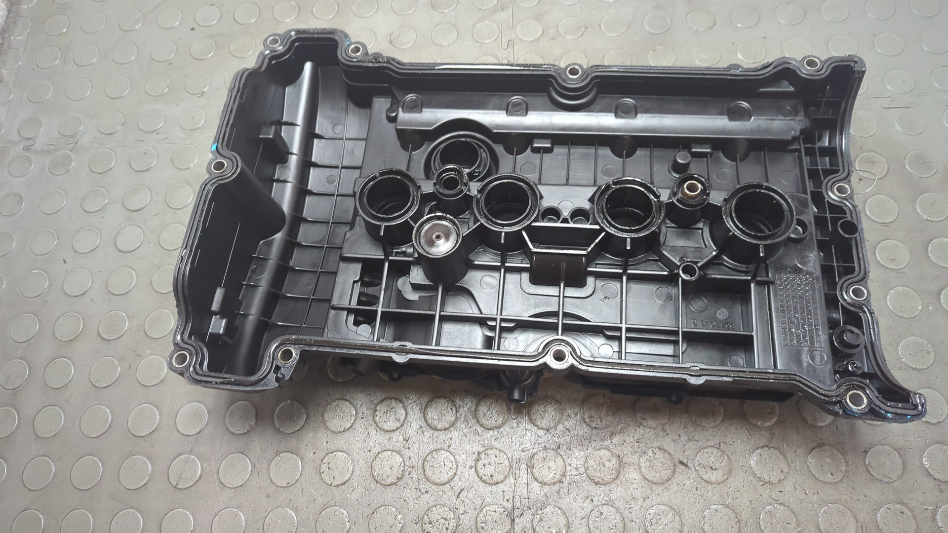 Крышка клапанная ГБЦ