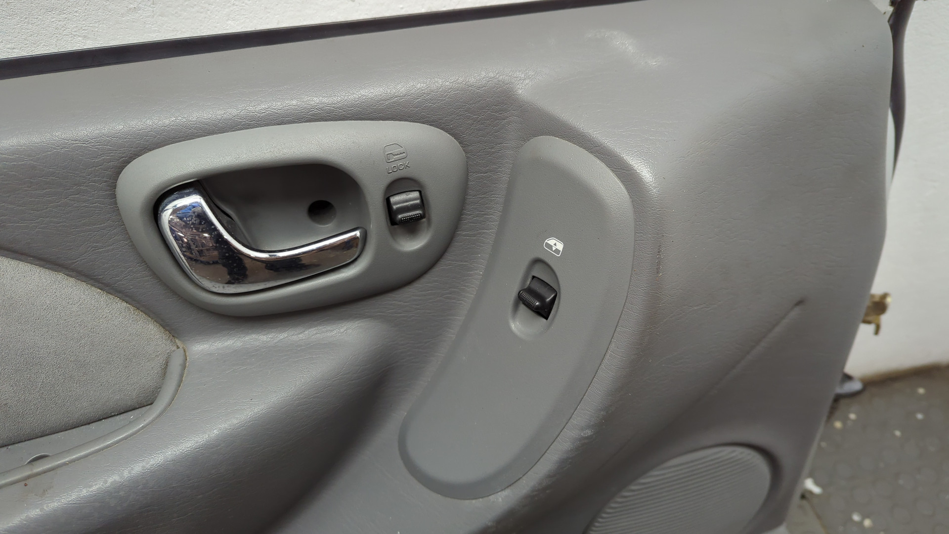 Дверь передняя левая