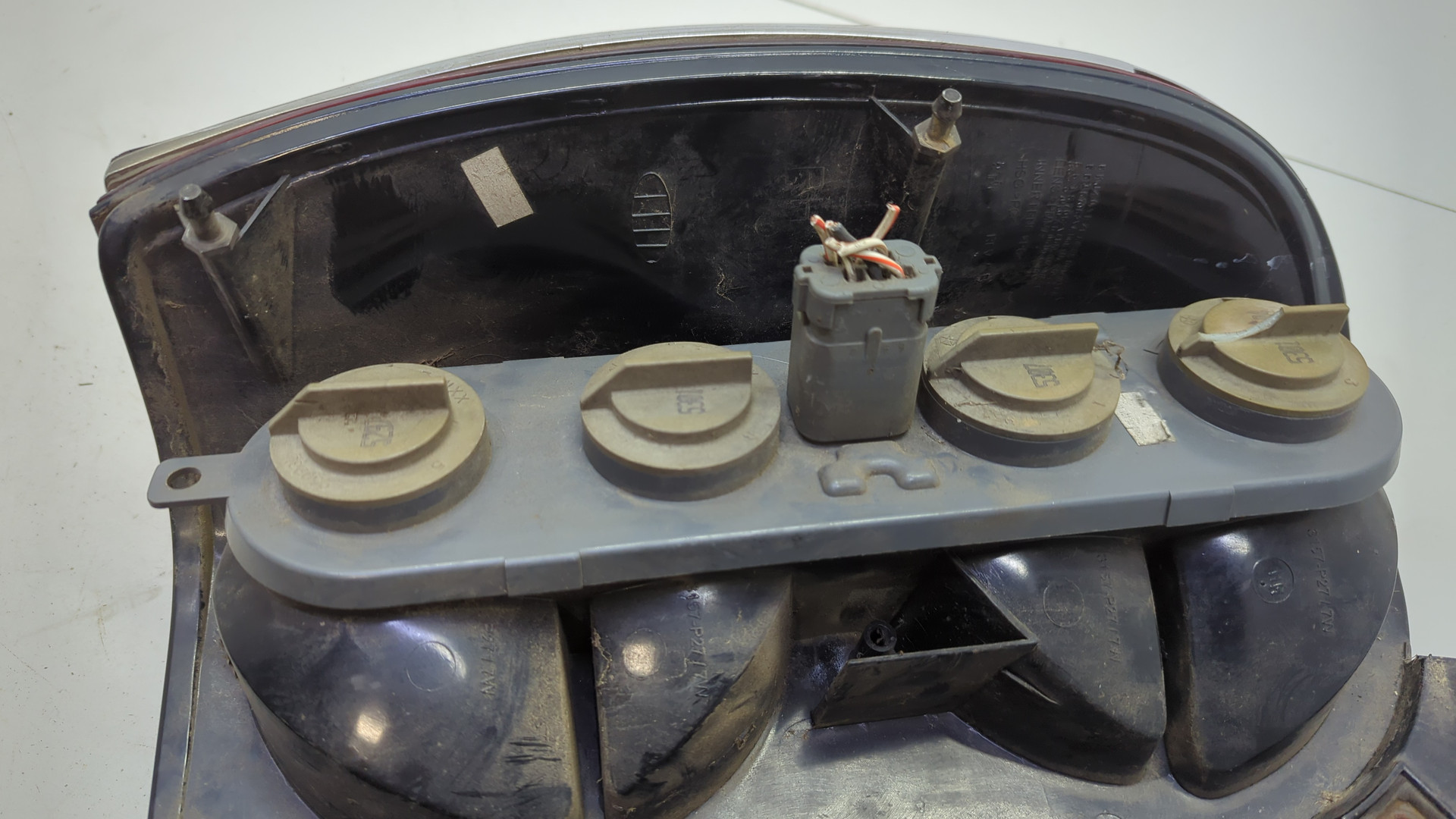 Фонарь задний правый