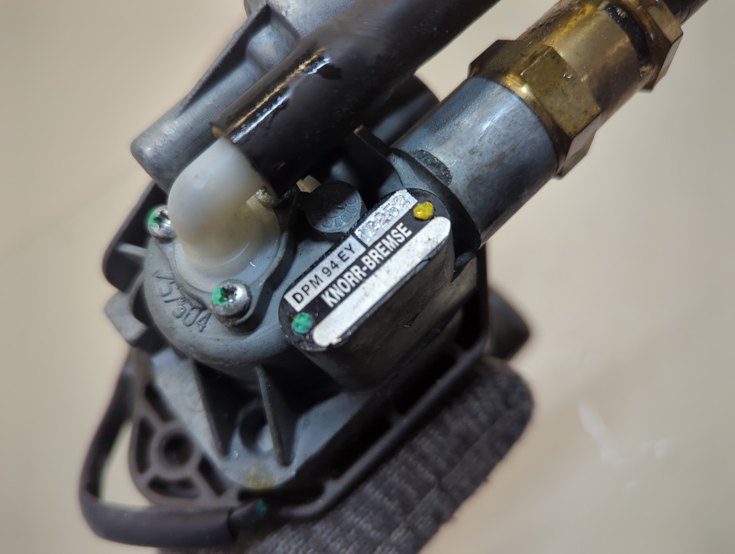 Кран ручного тормоза