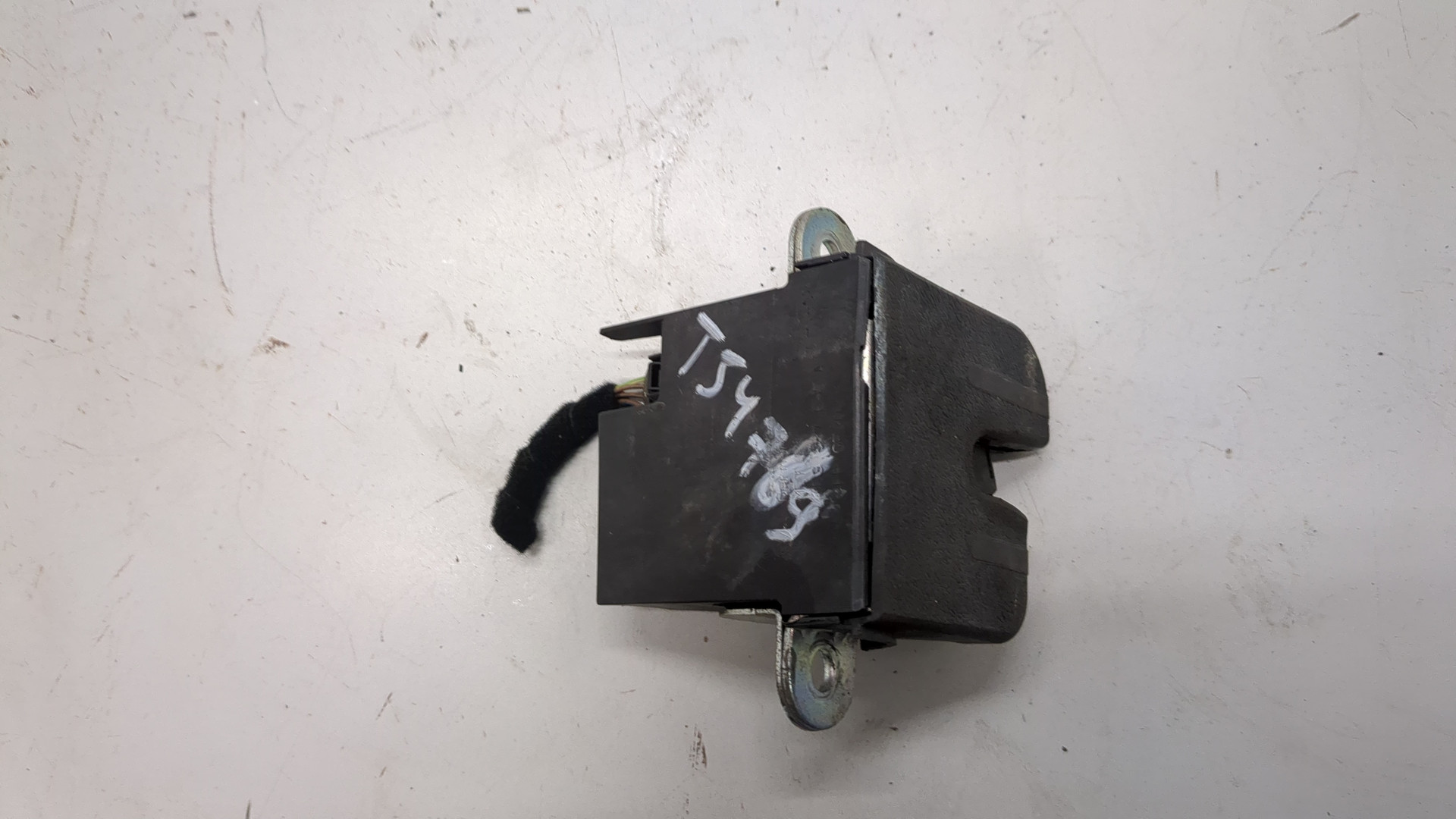 Замок багажника