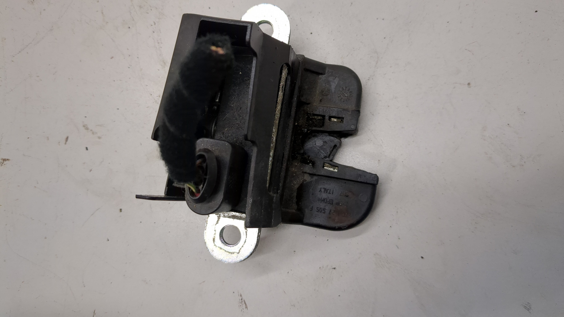 Замок багажника