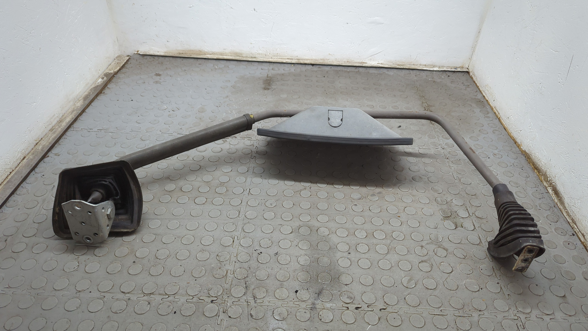 Зеркало правое электрическое