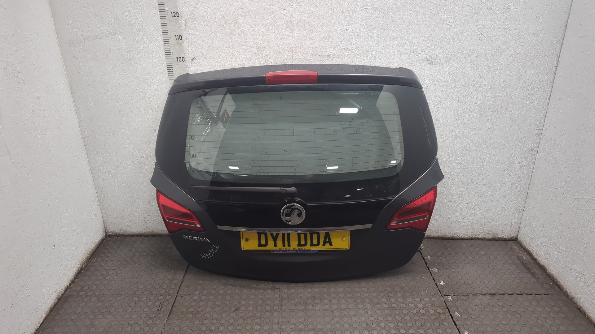 Дверь багажника