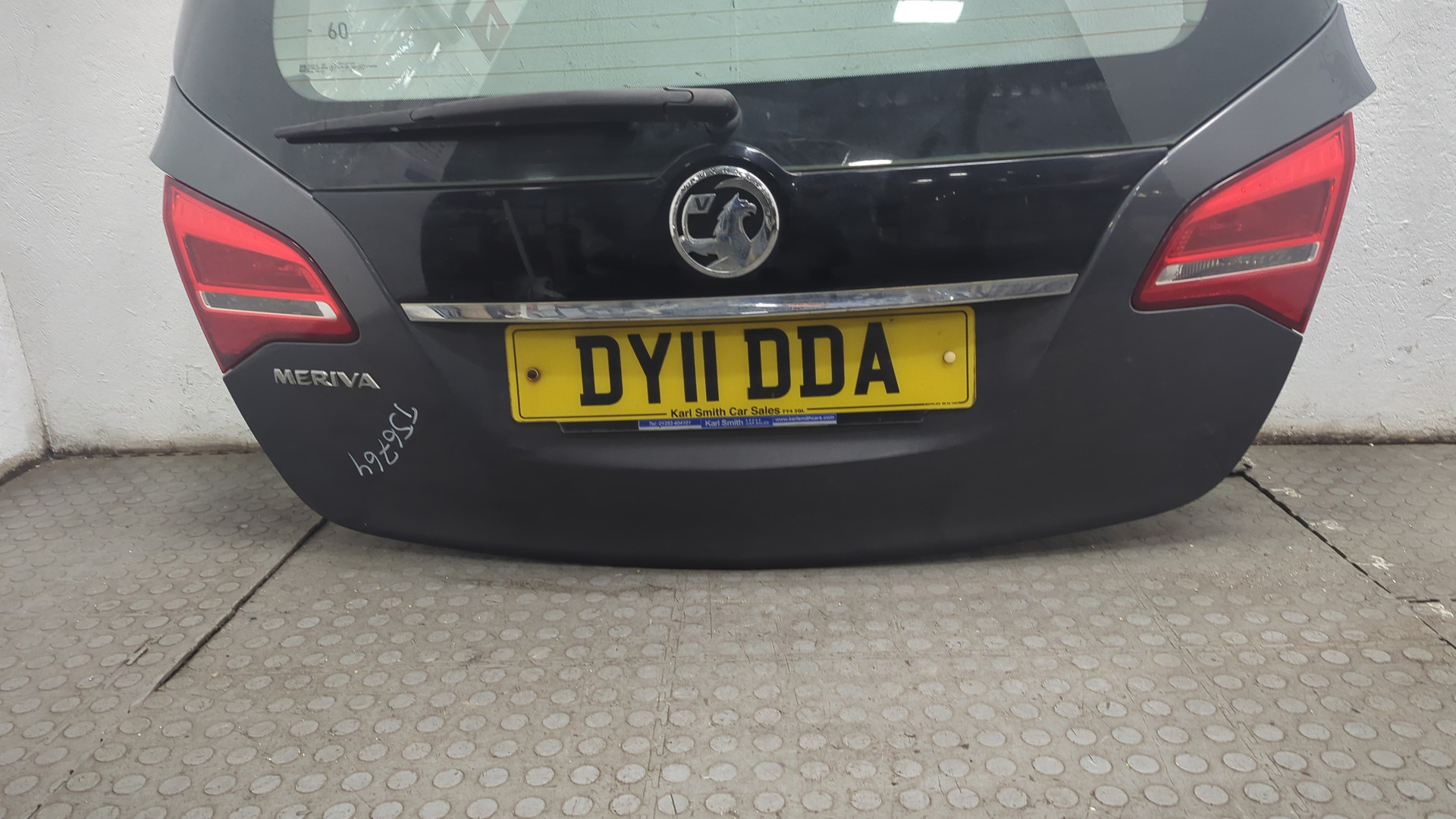 Дверь багажника