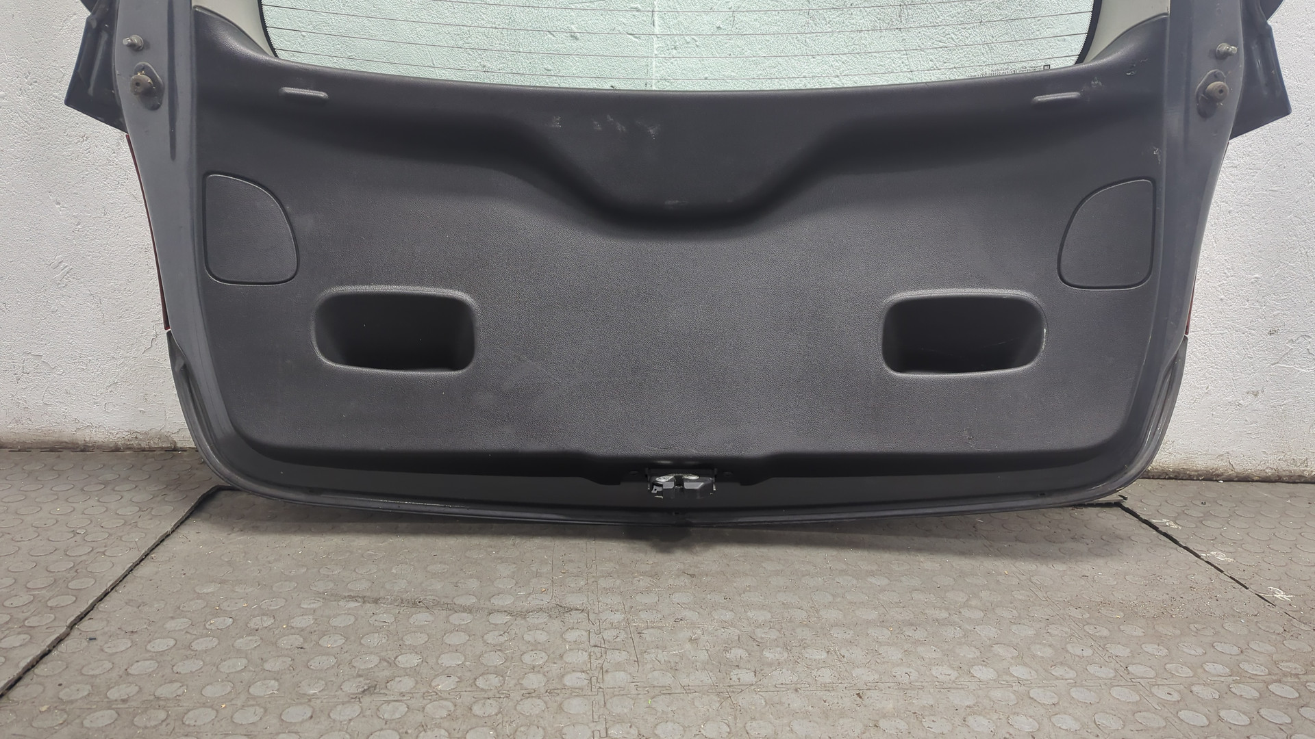 Дверь багажника