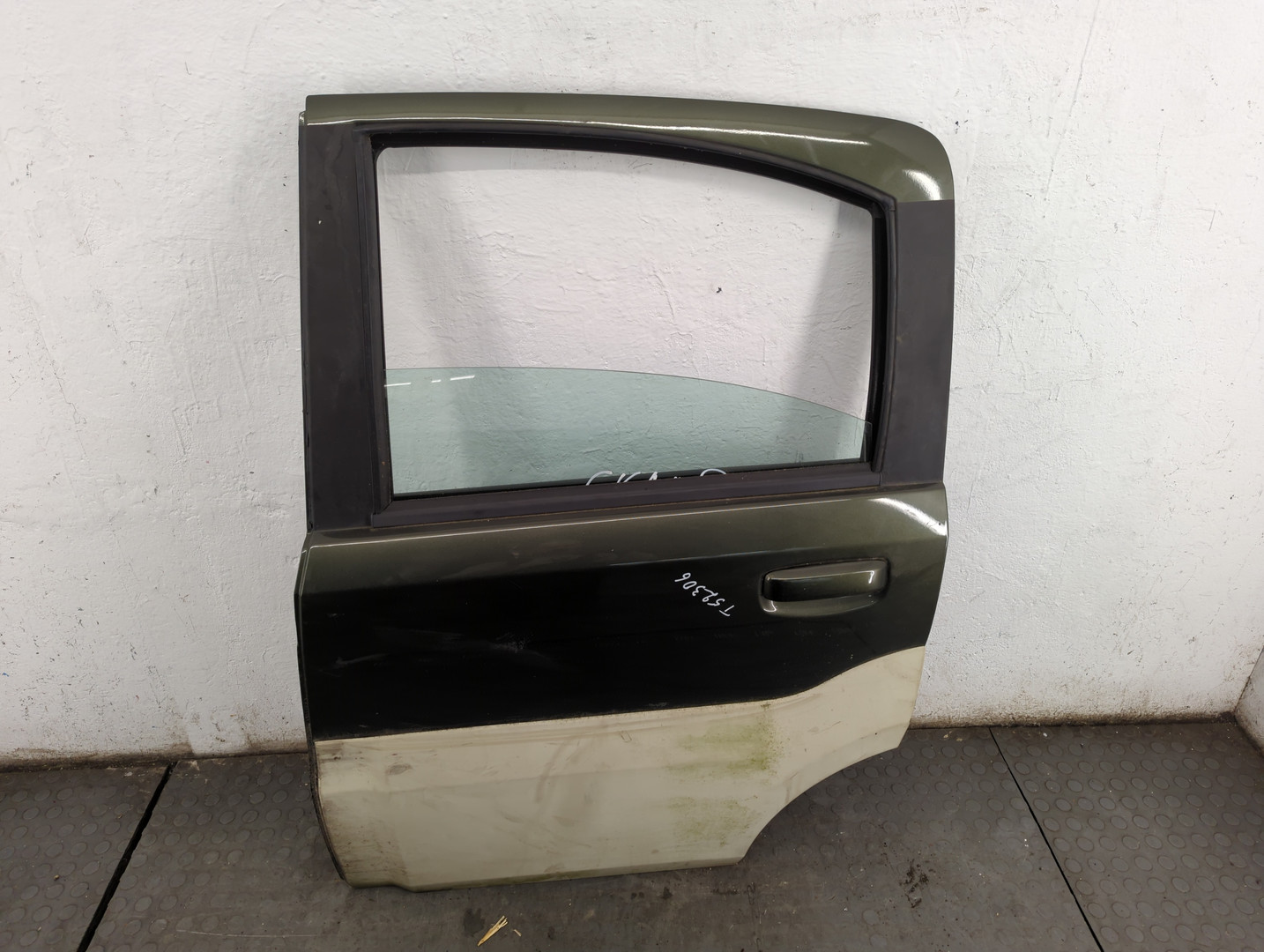 Дверь задняя левая