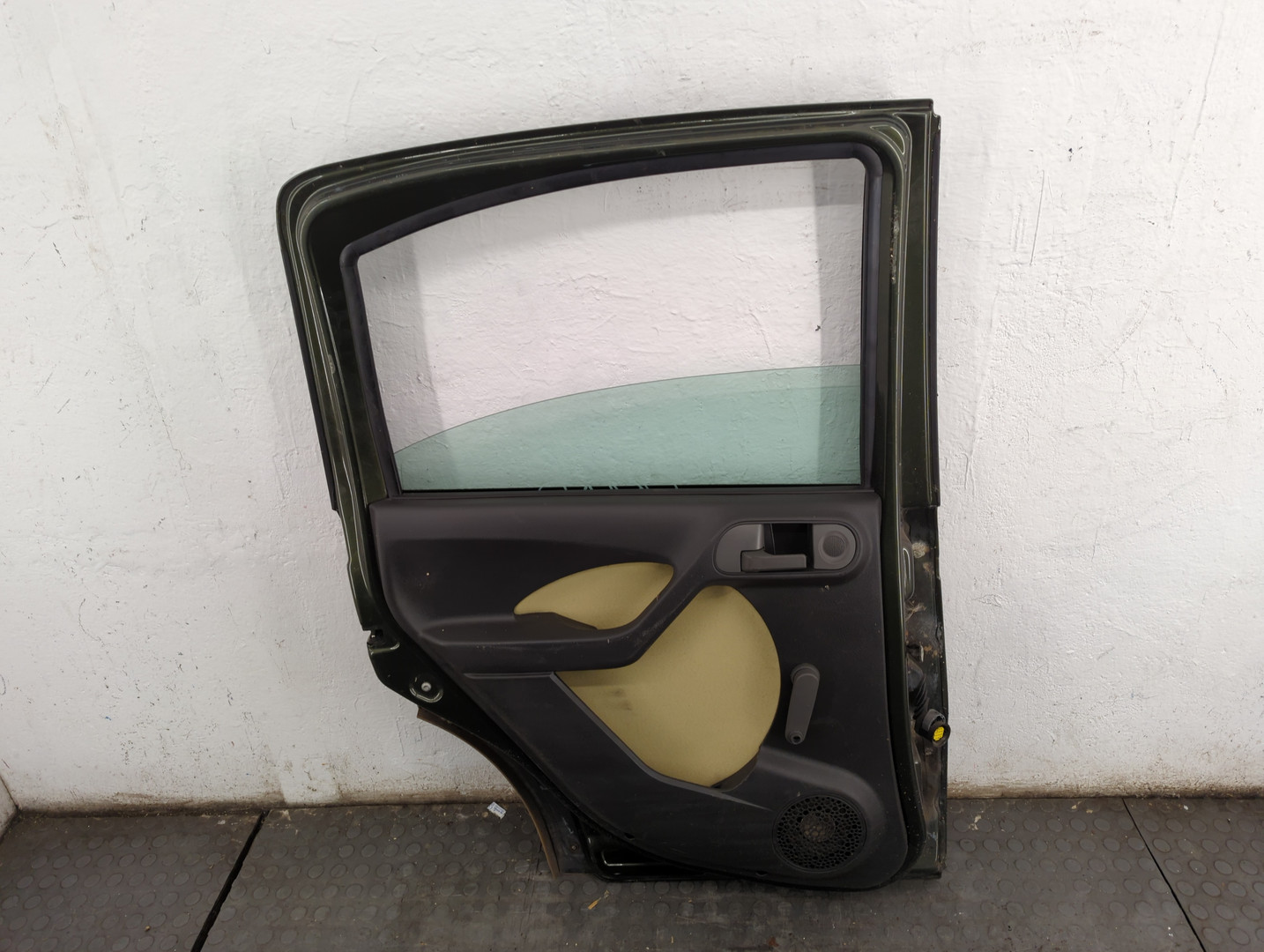 Дверь задняя левая