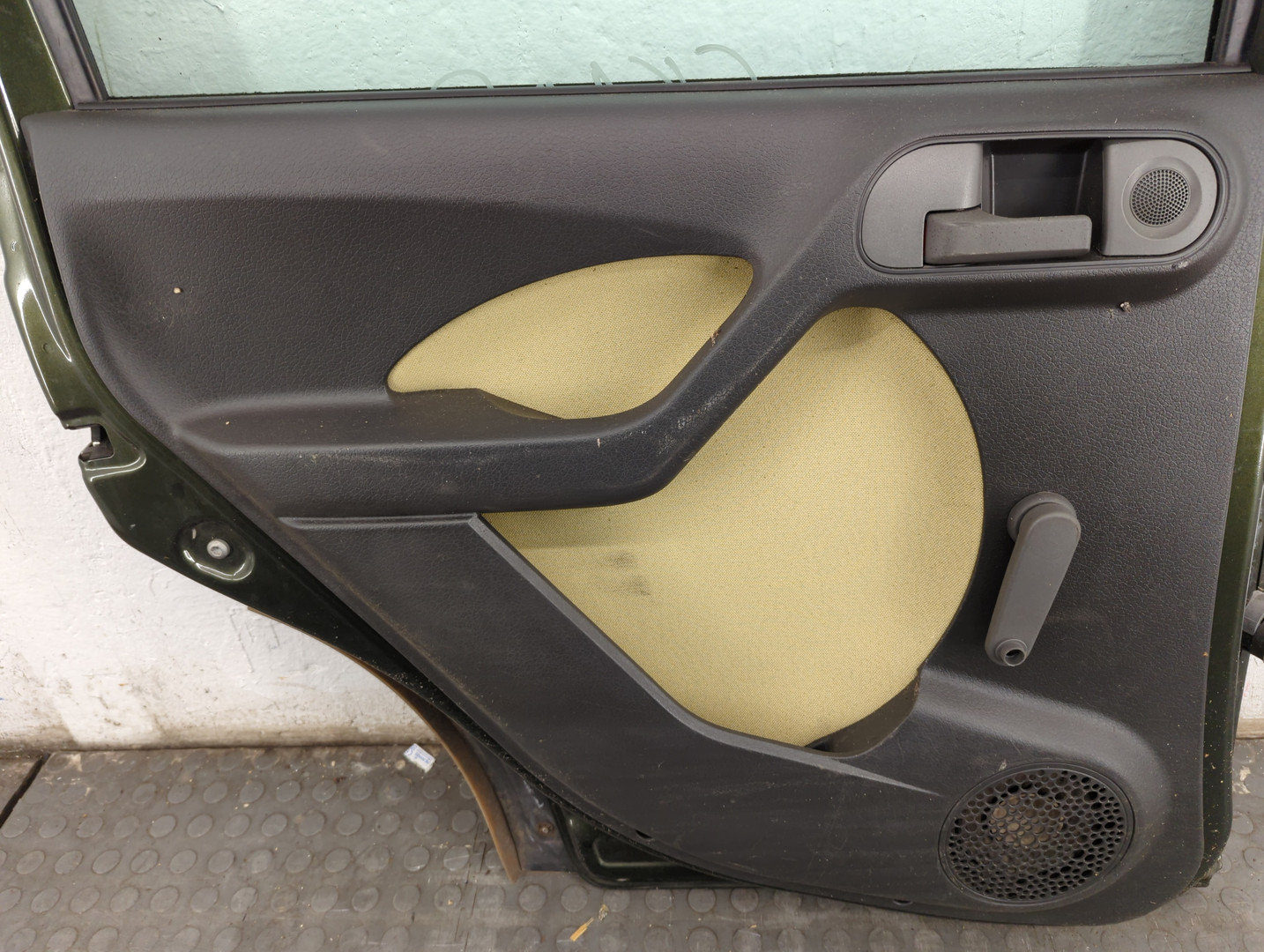 Дверь задняя левая