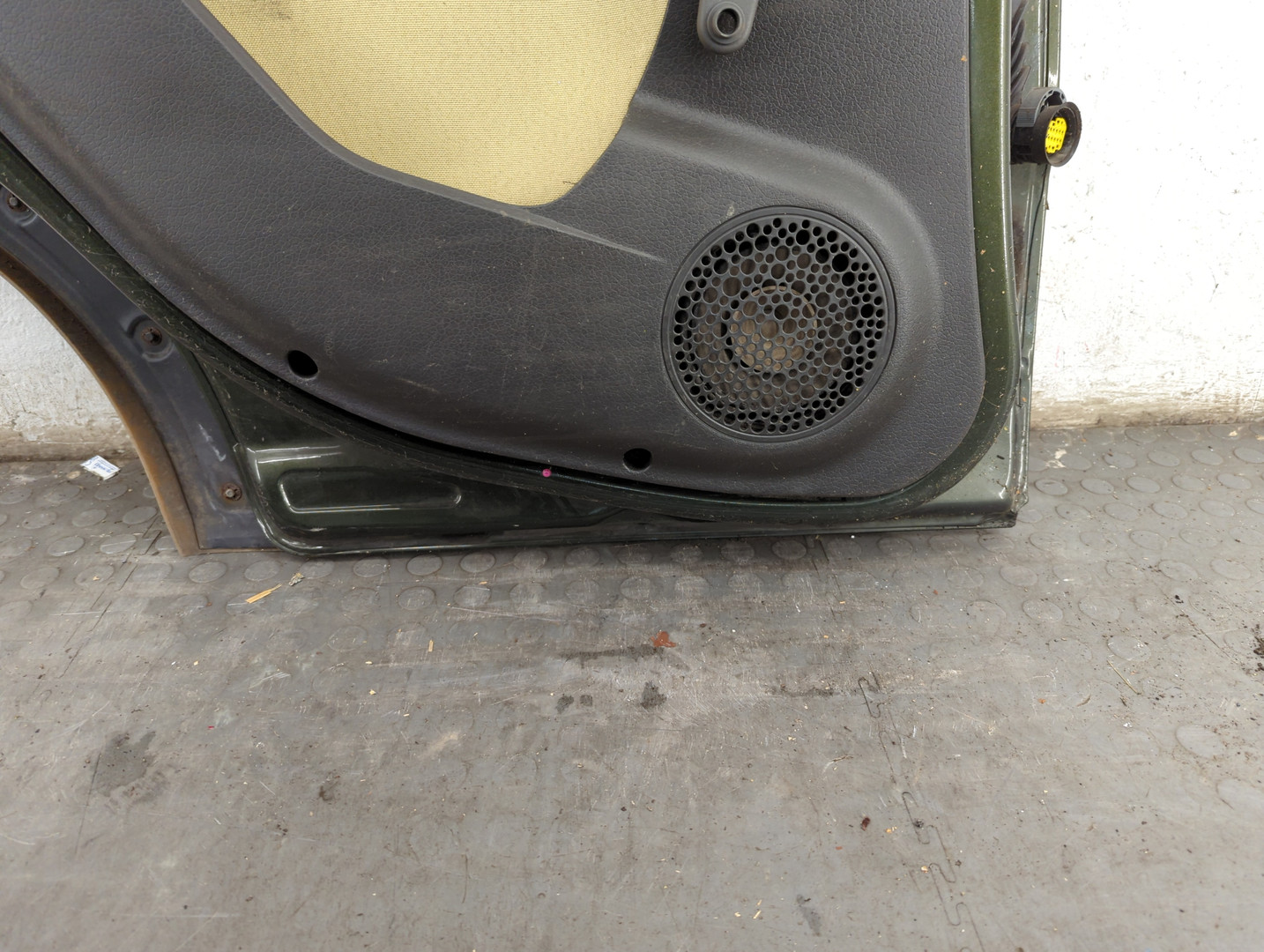 Дверь задняя левая