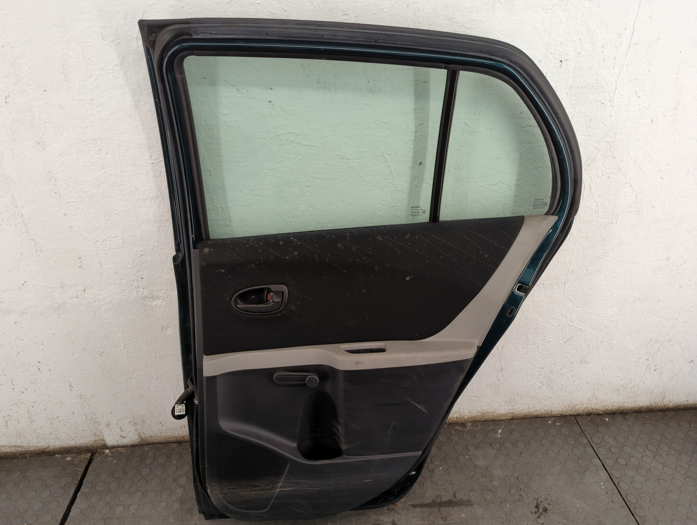 Дверь задняя правая