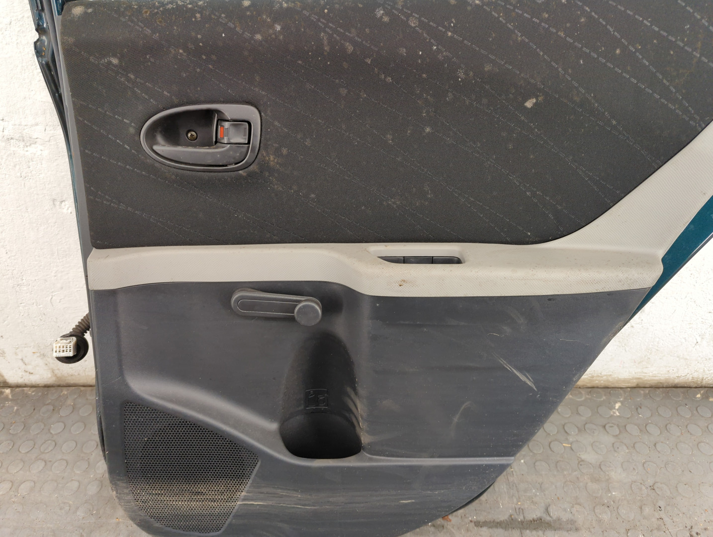 Дверь задняя правая