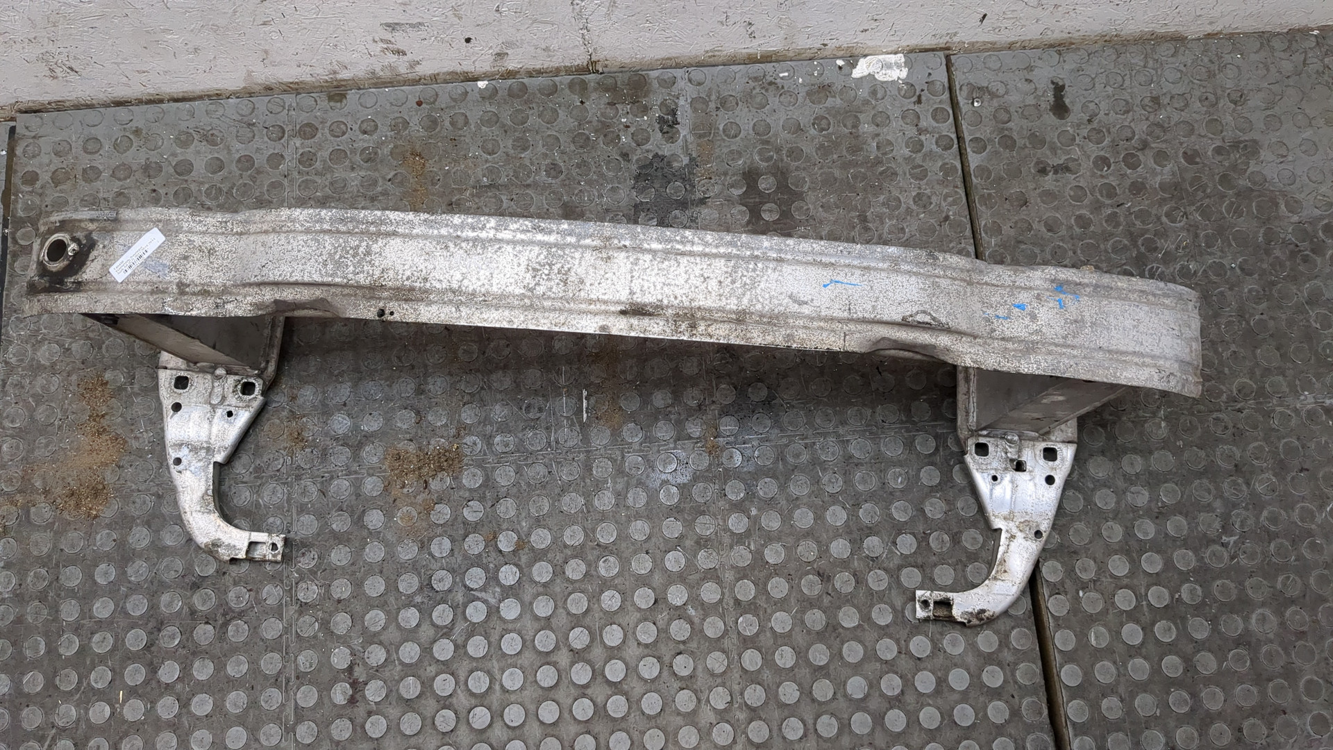 Усилитель переднего бампера