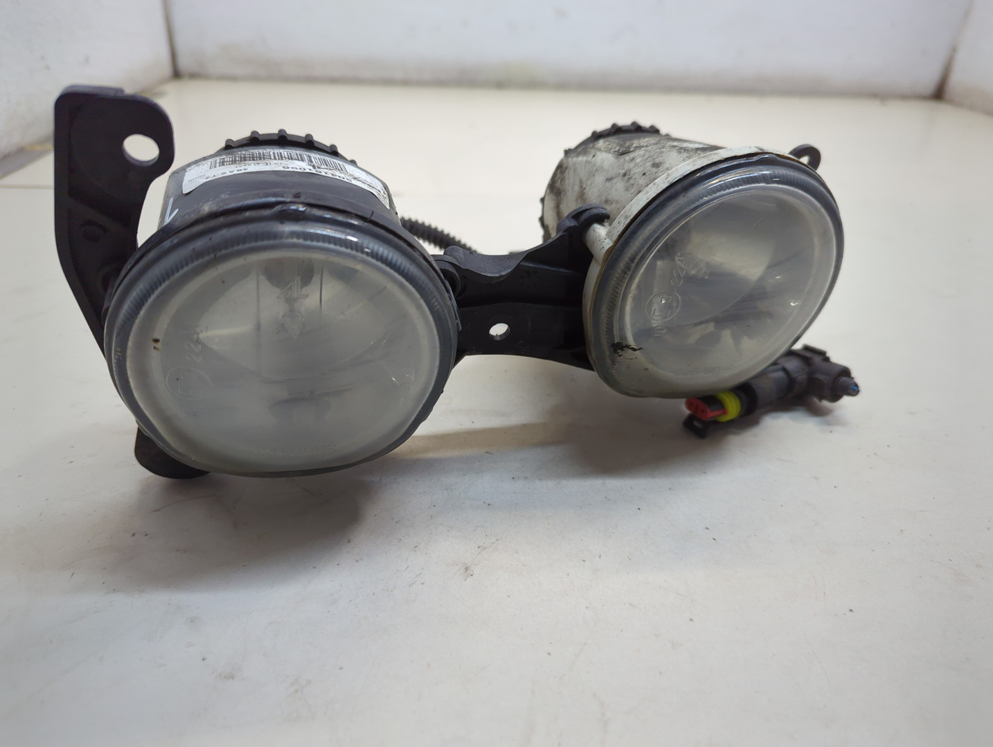 Фара противотуманная левая