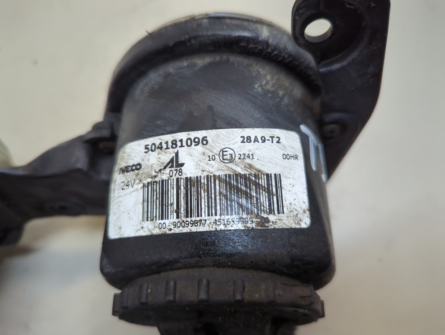 Фара противотуманная левая