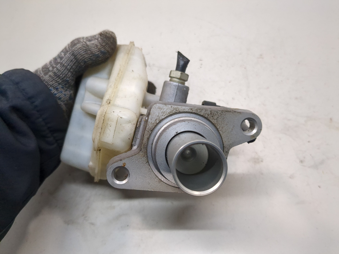 Цилиндр тормозной главный