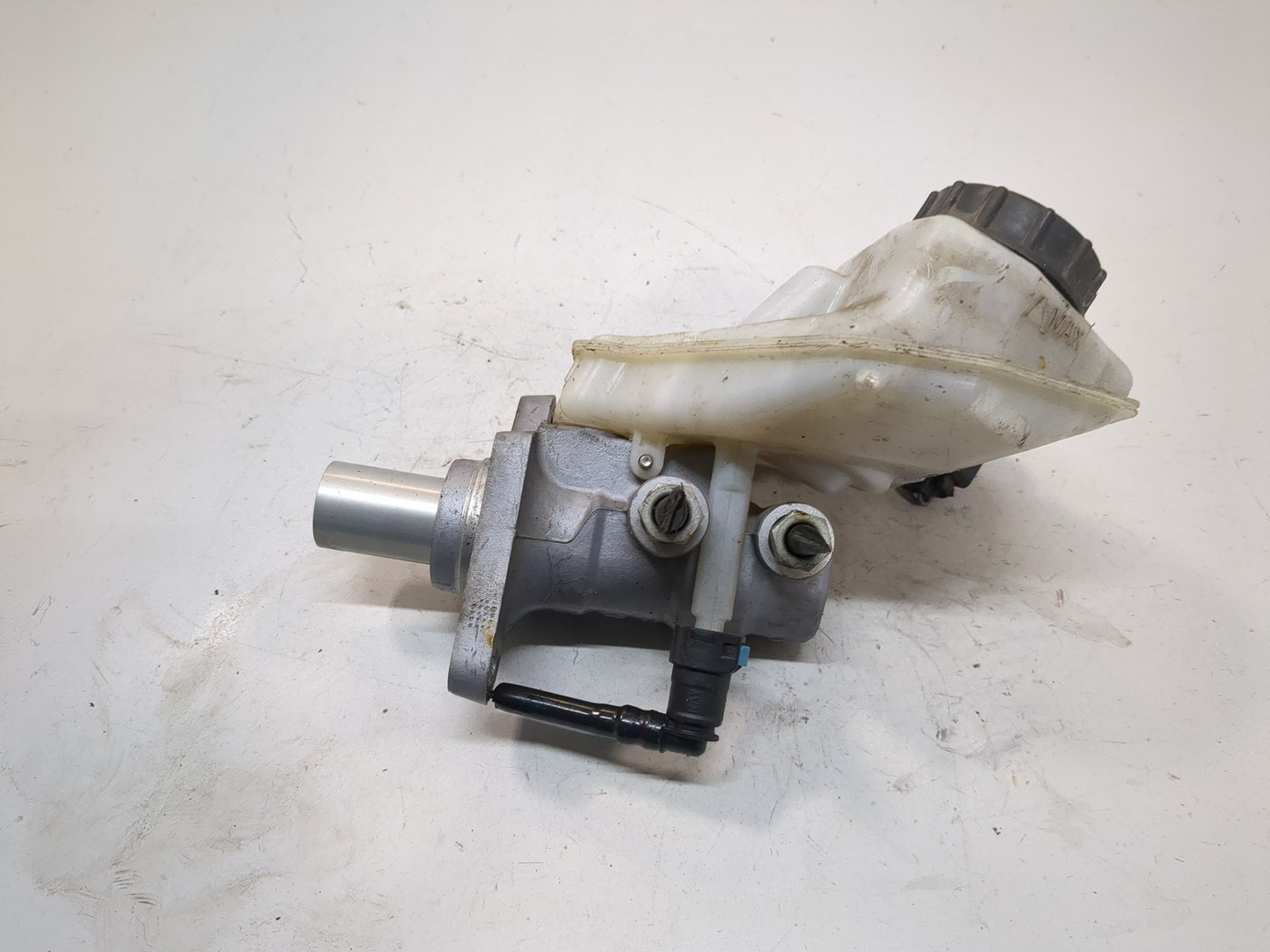 Цилиндр тормозной главный