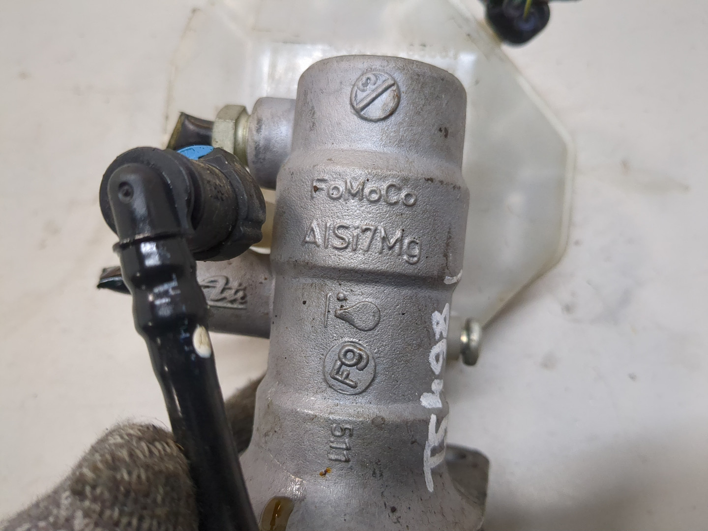 Цилиндр тормозной главный