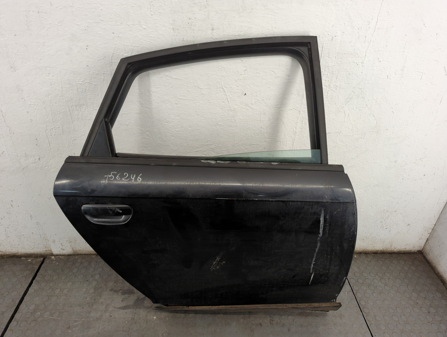Дверь задняя правая