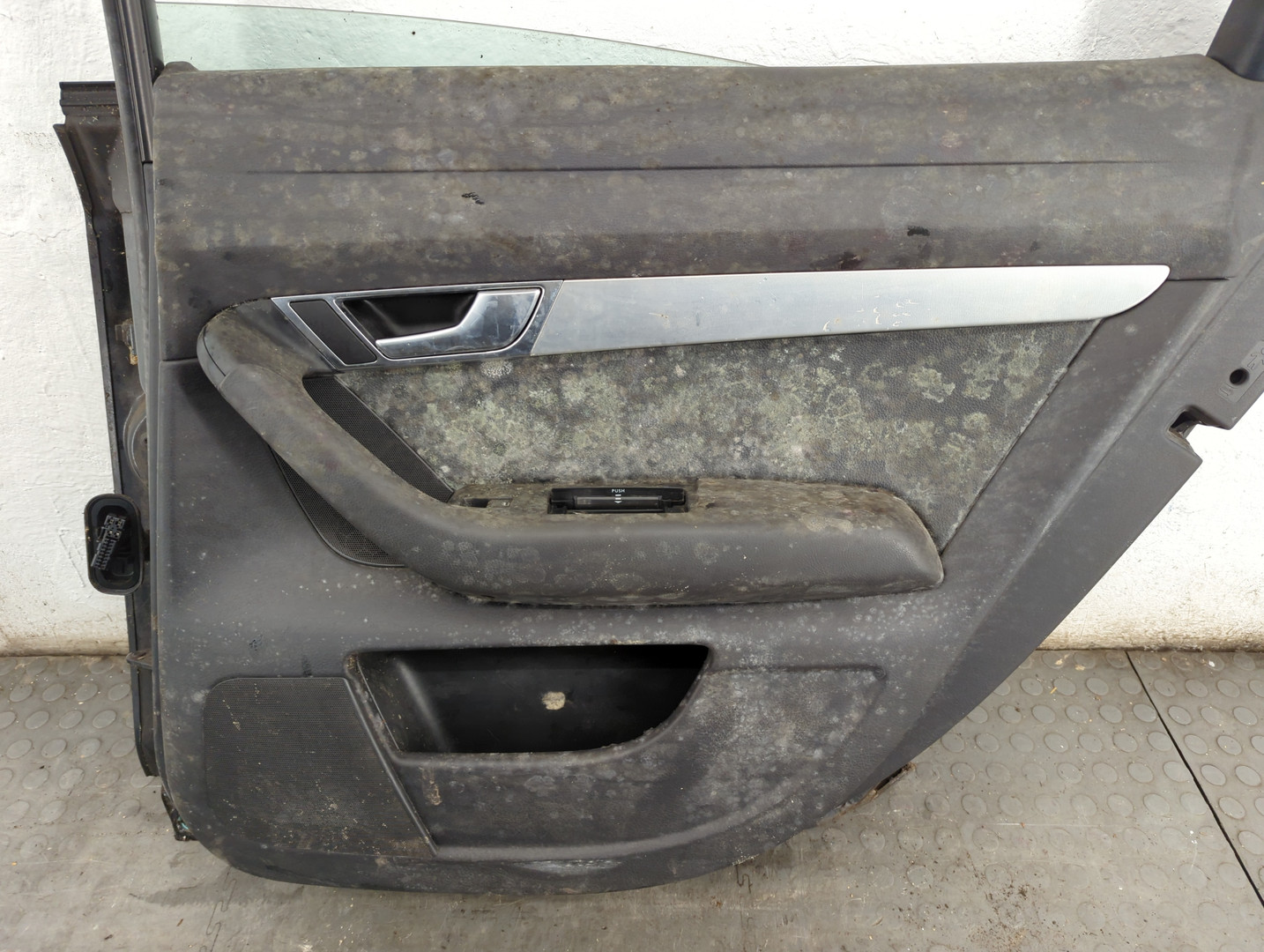 Дверь задняя правая