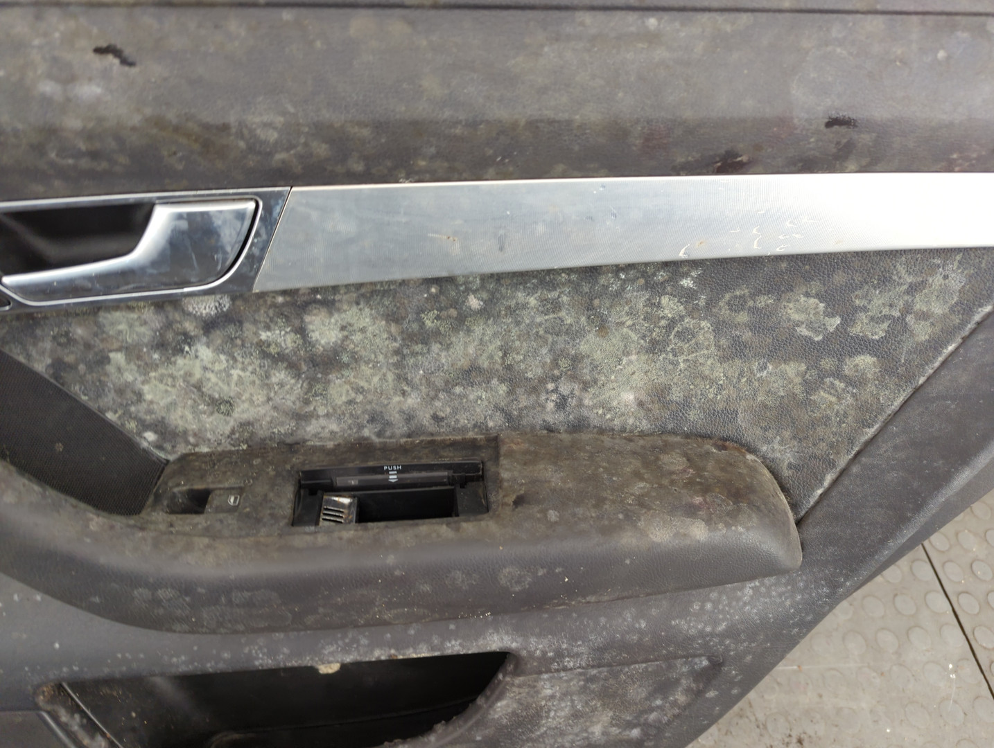 Дверь задняя правая