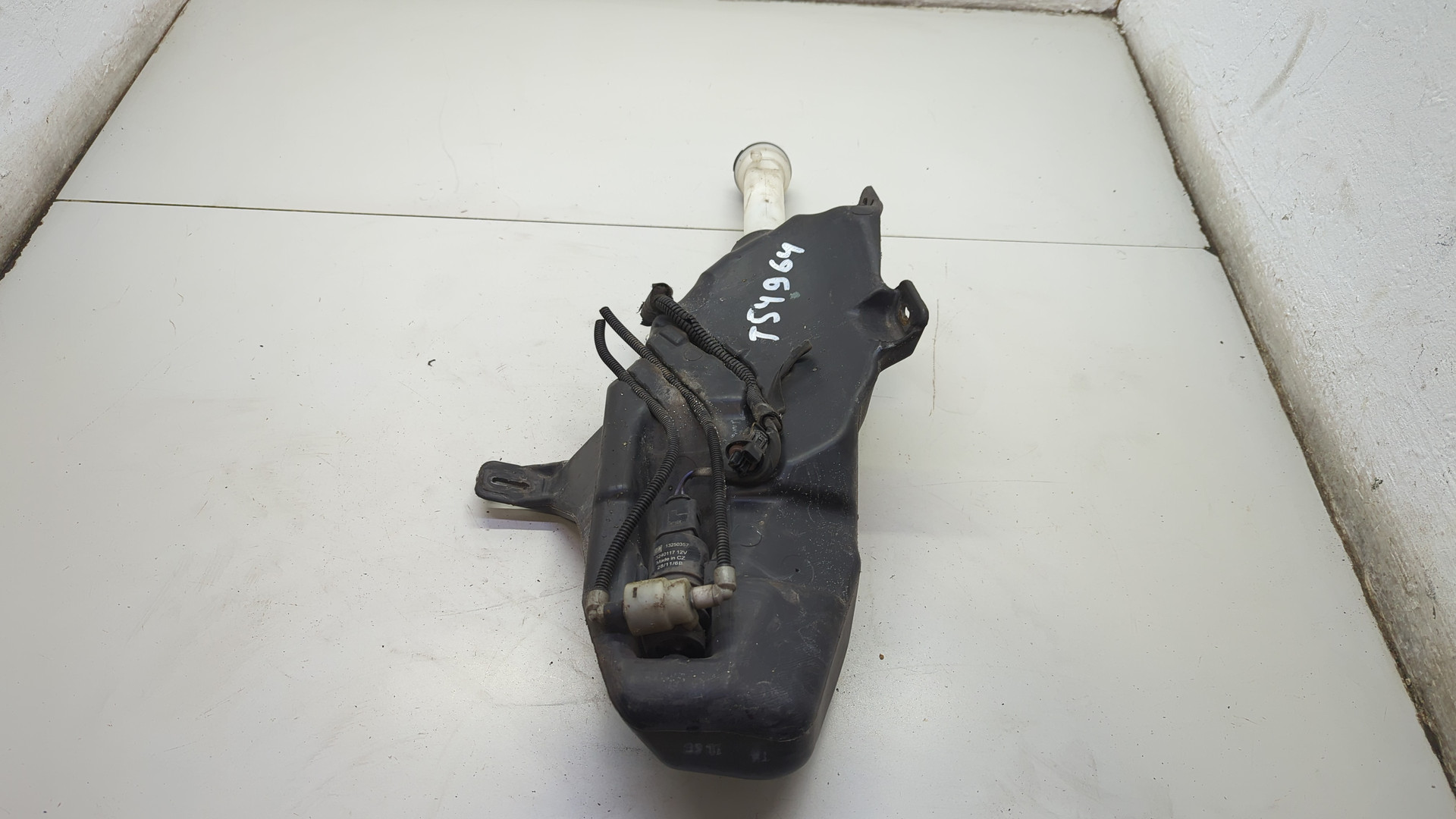 Бачок омывателя лобового стекла