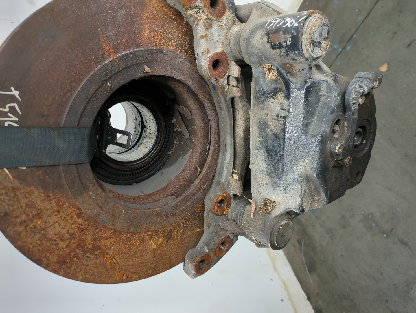 Кулак поворотный задний правый