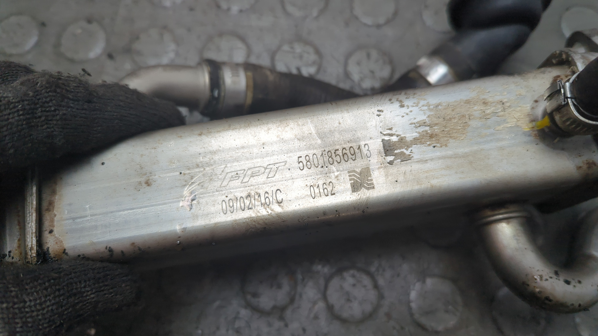 Тройник вентиляции картерных газов