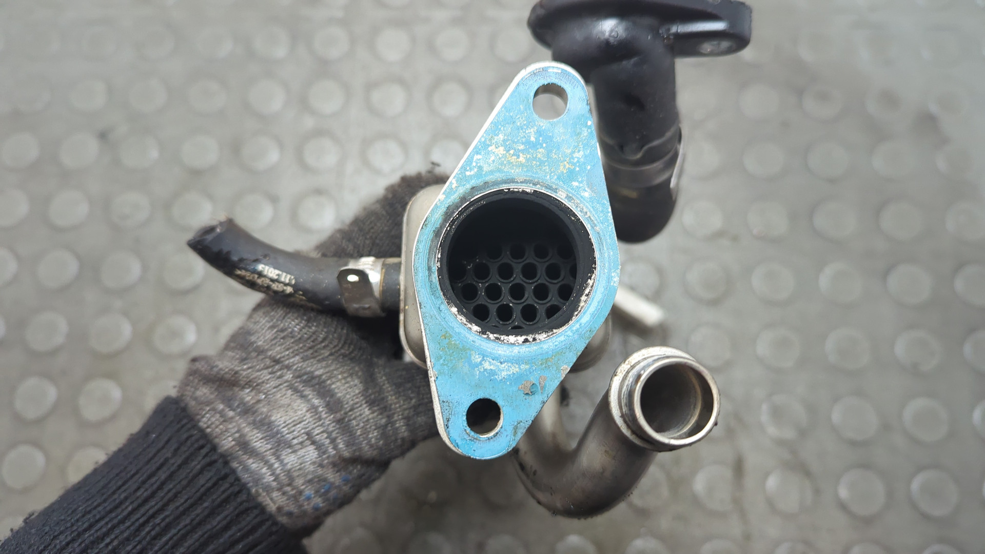 Тройник вентиляции картерных газов