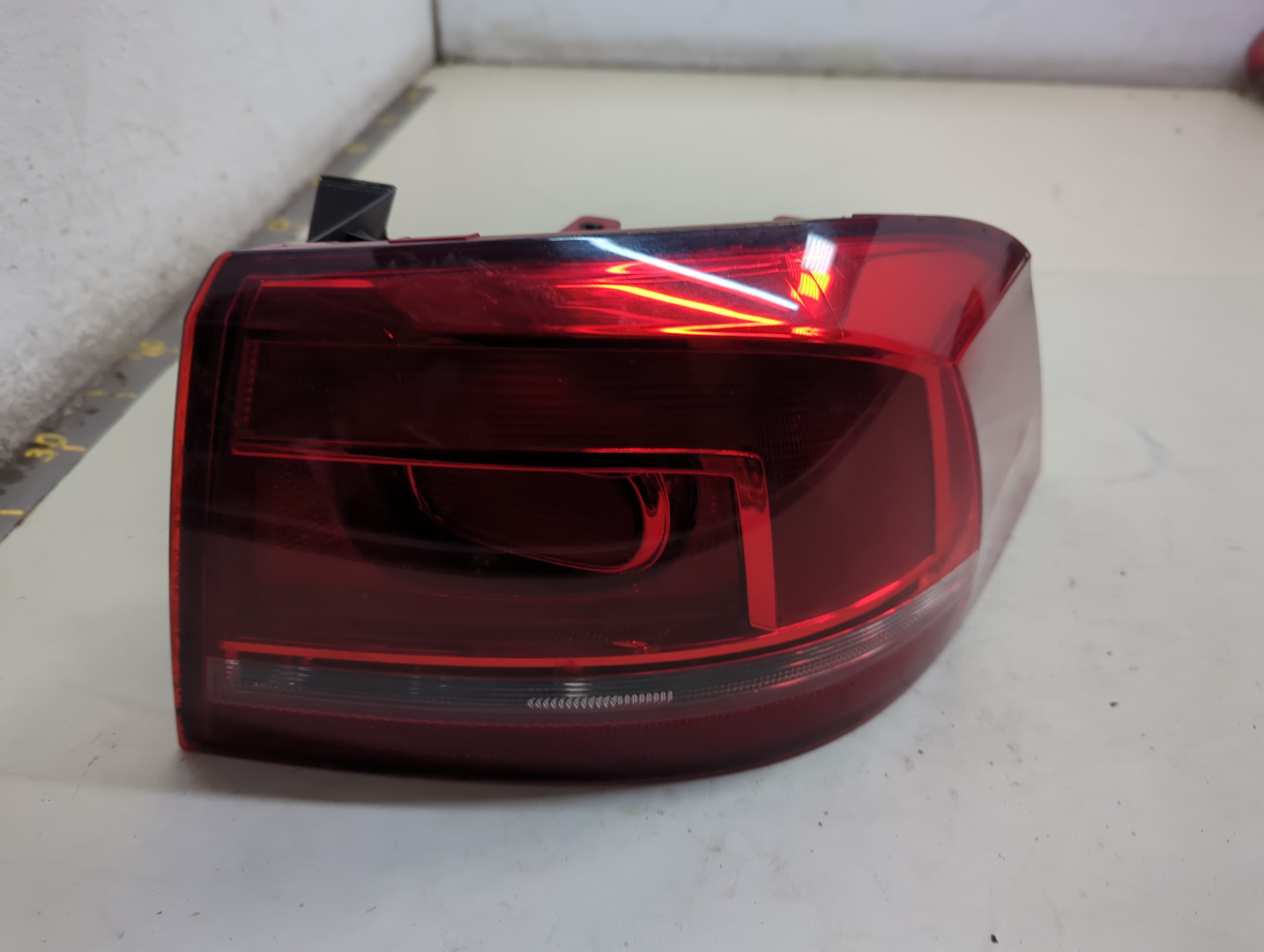 Фонарь задний правый