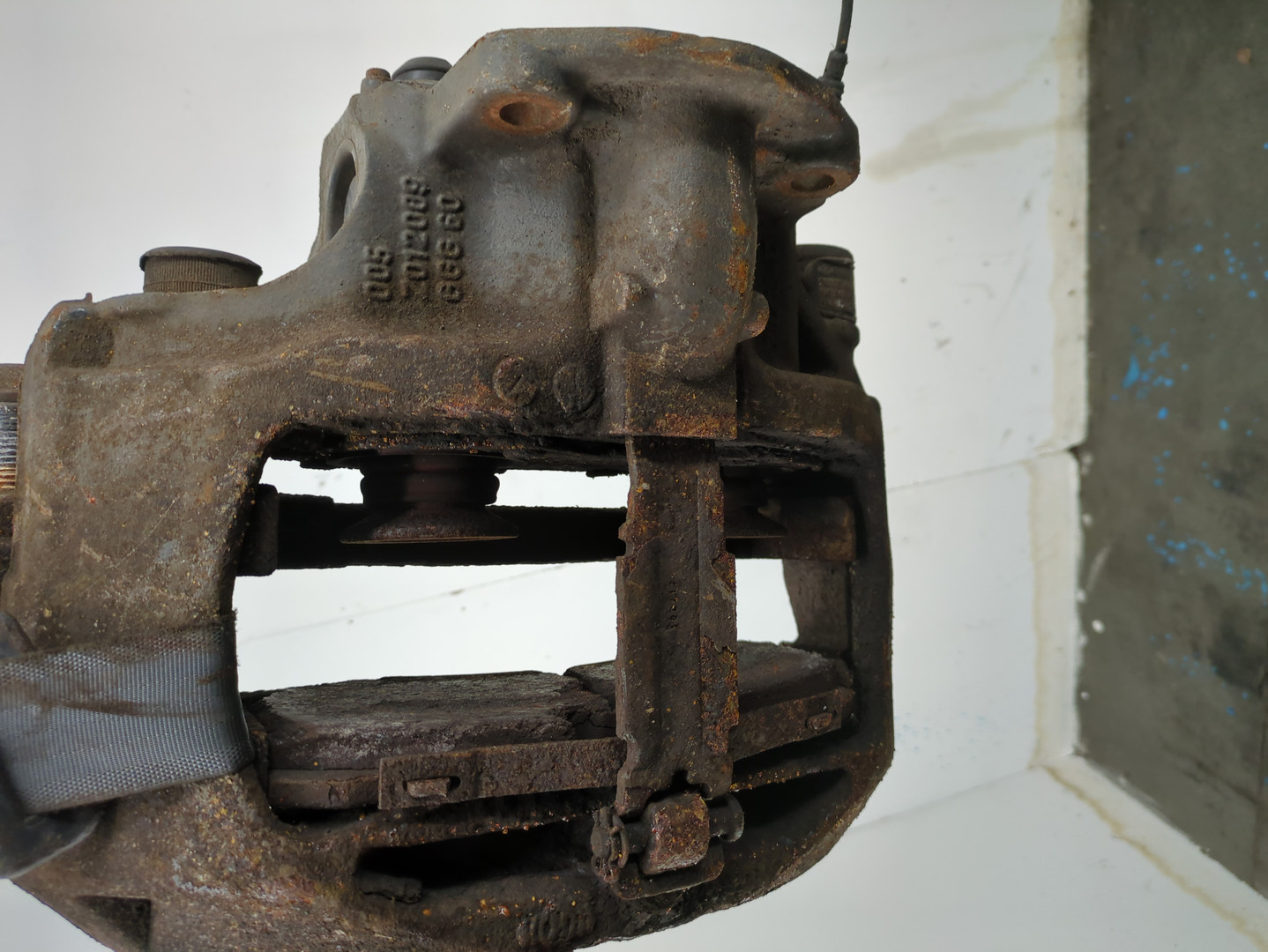 Суппорт задний левый