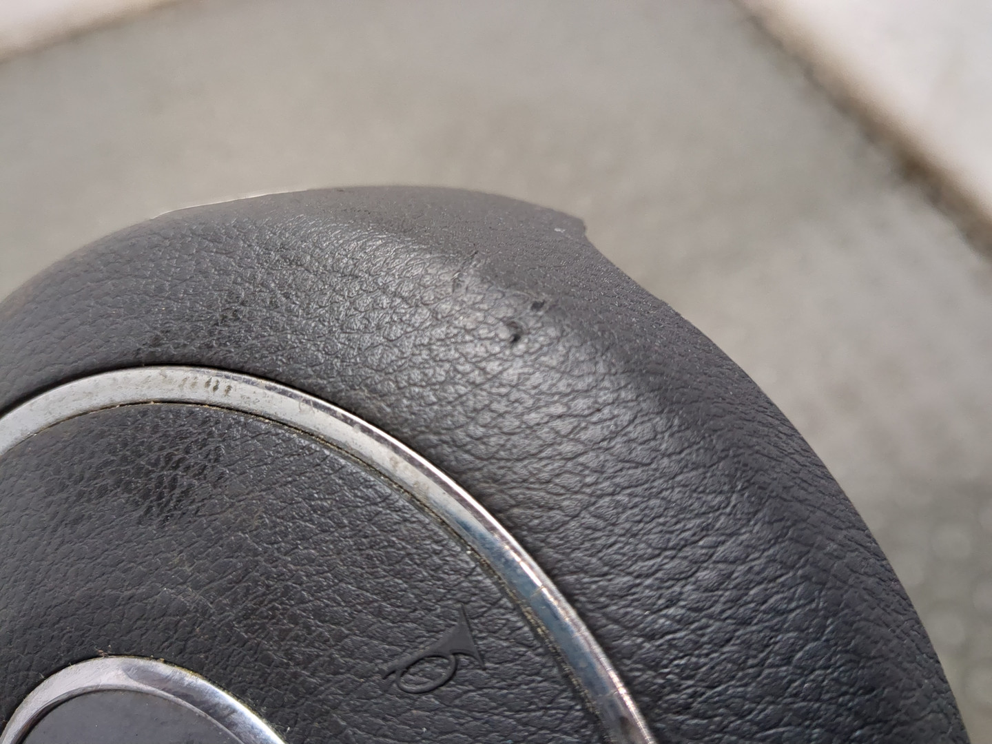 Подушка безопасности в рулевое колесо