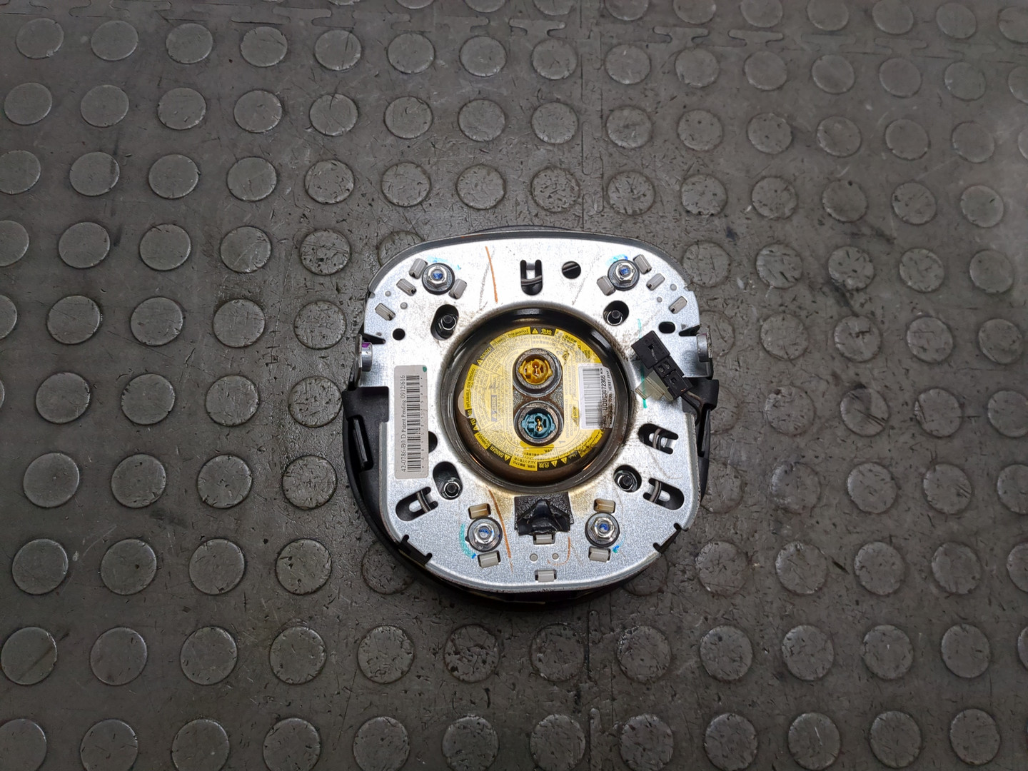 Подушка безопасности в рулевое колесо