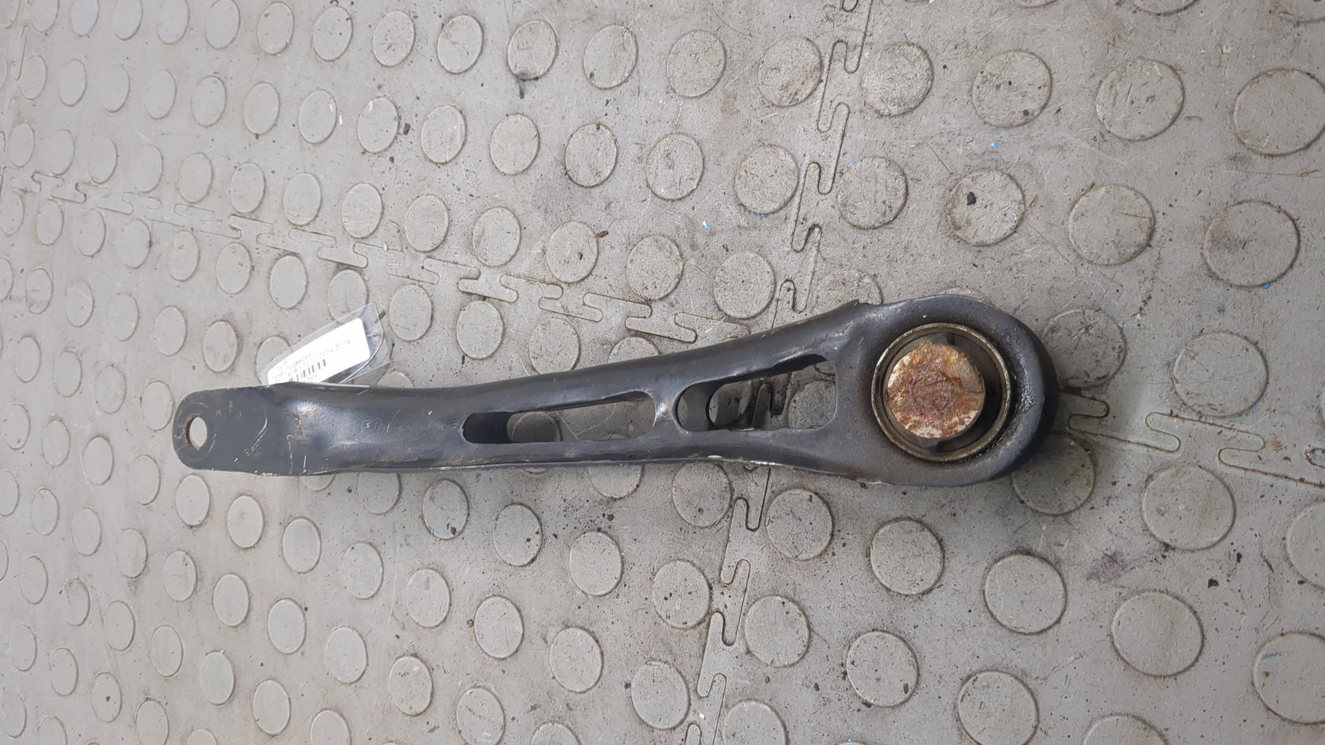 Рычаг задний левый