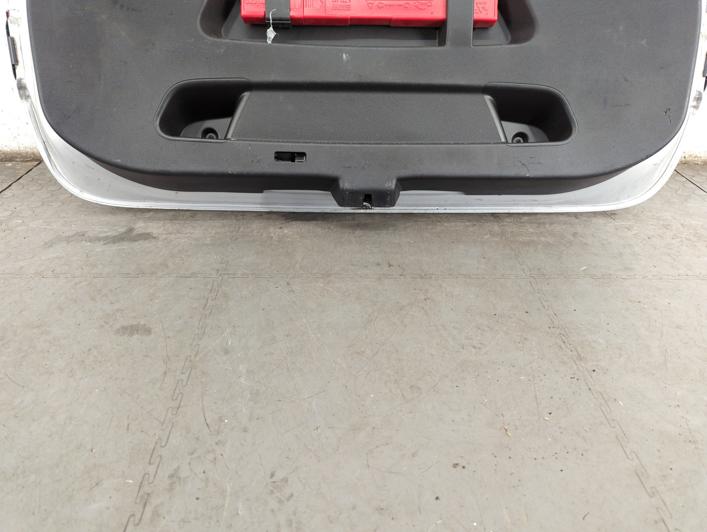 Дверь багажника