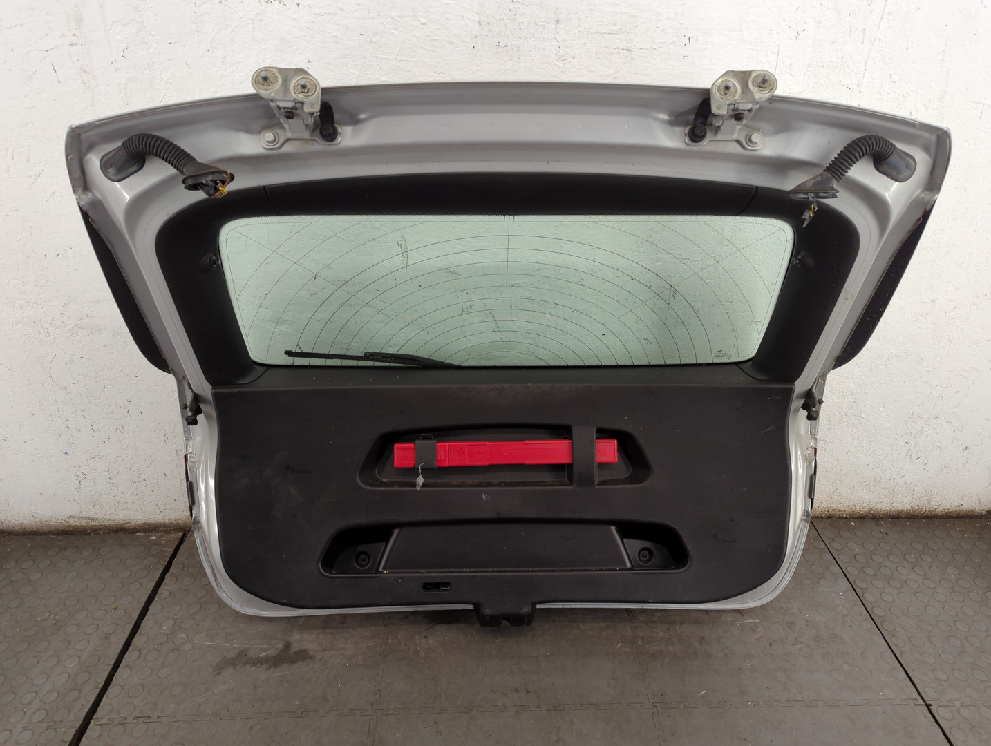 Дверь багажника