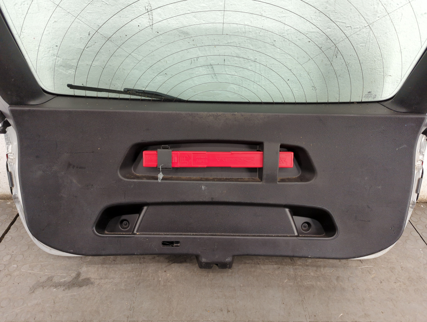 Дверь багажника