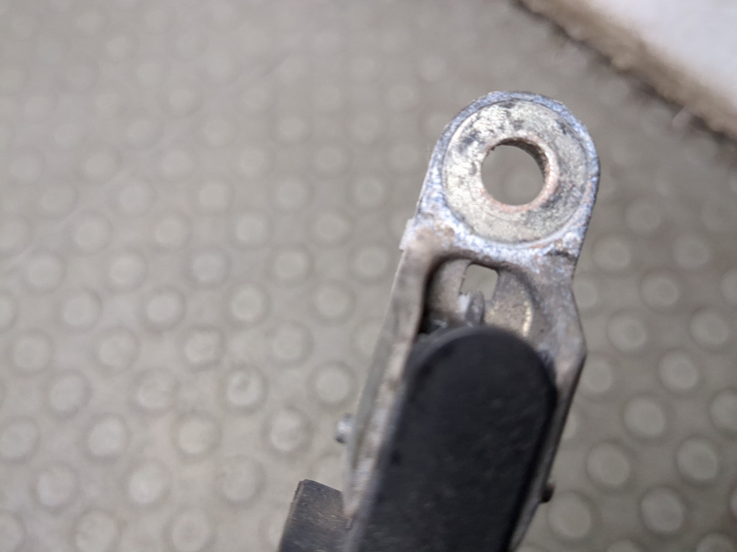 Поводок стеклоочистителя заднего