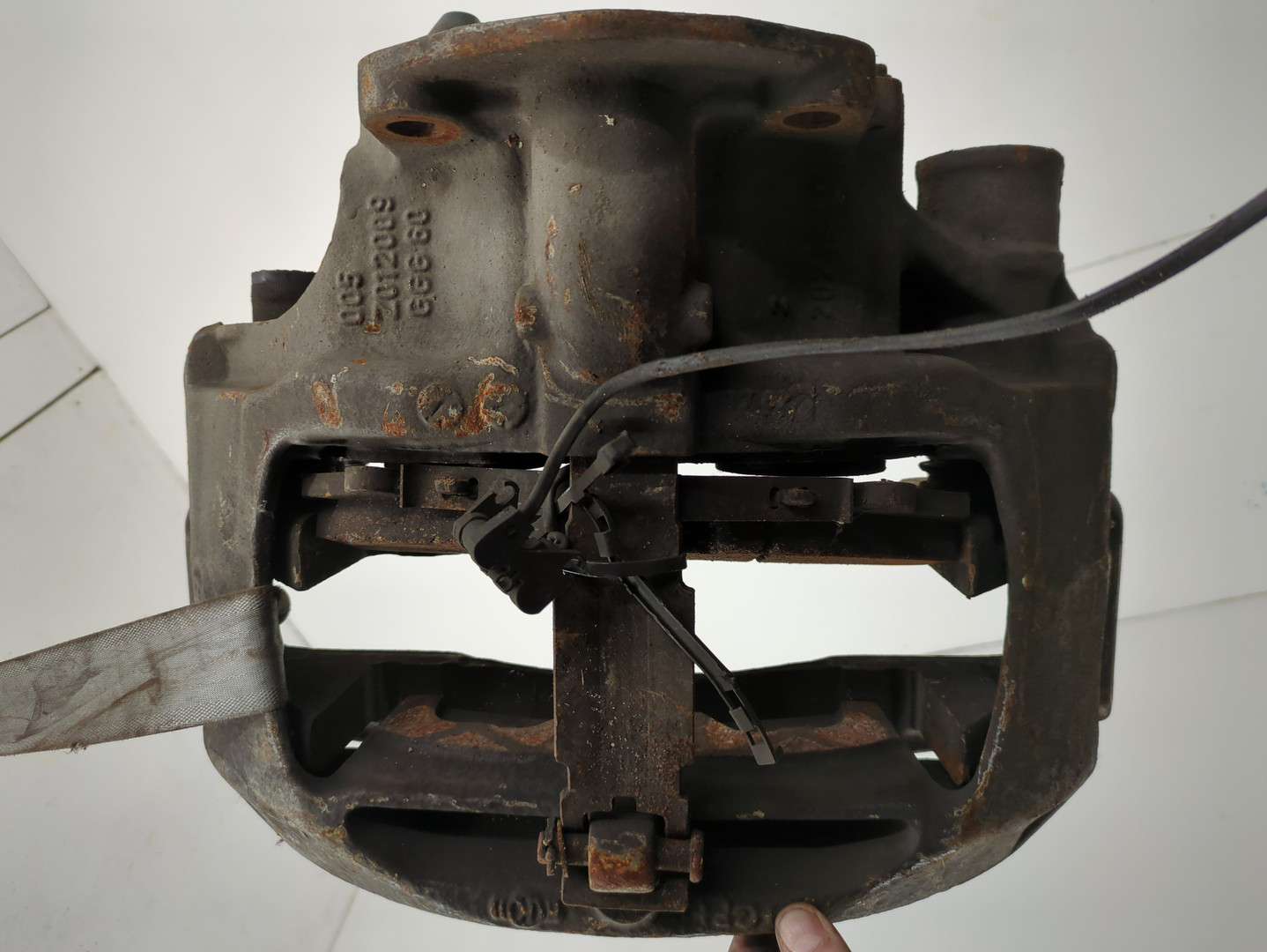 Суппорт передний левый