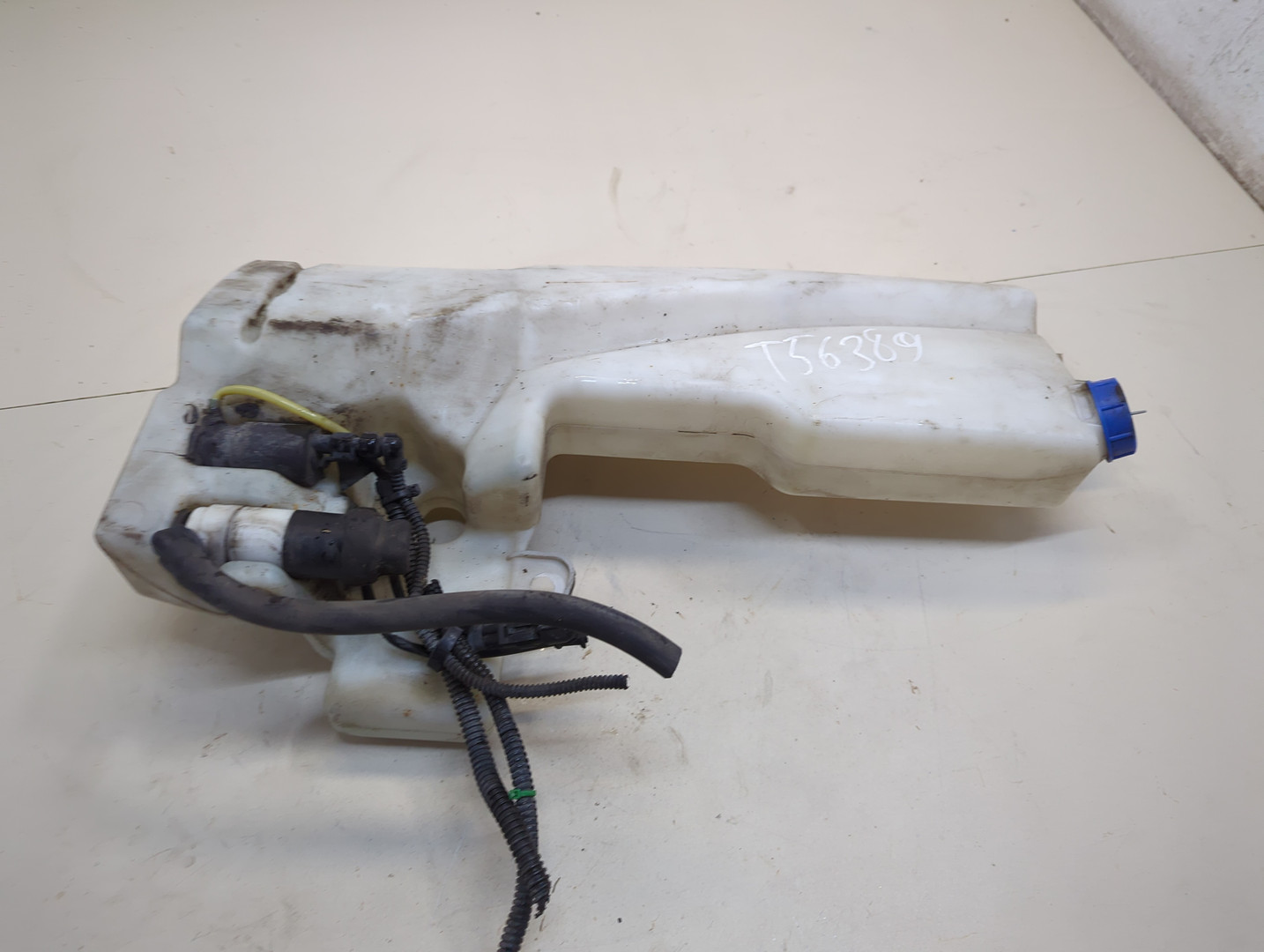 Бачок омывателя лобового стекла