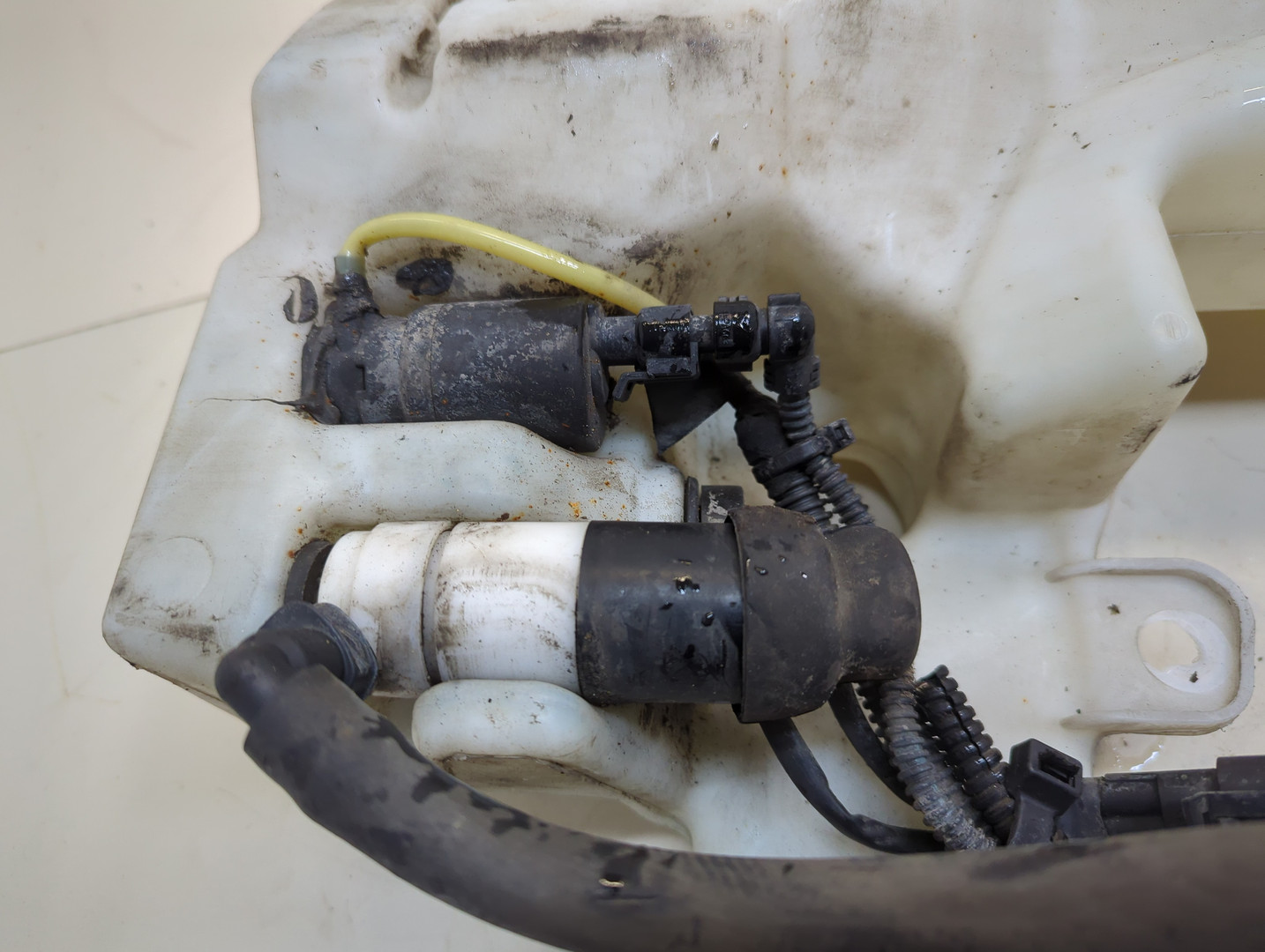 Бачок омывателя лобового стекла