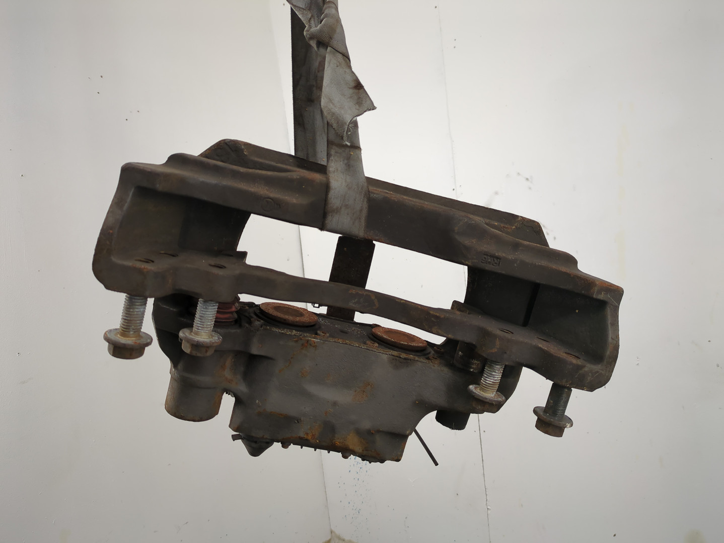 Суппорт передний правый