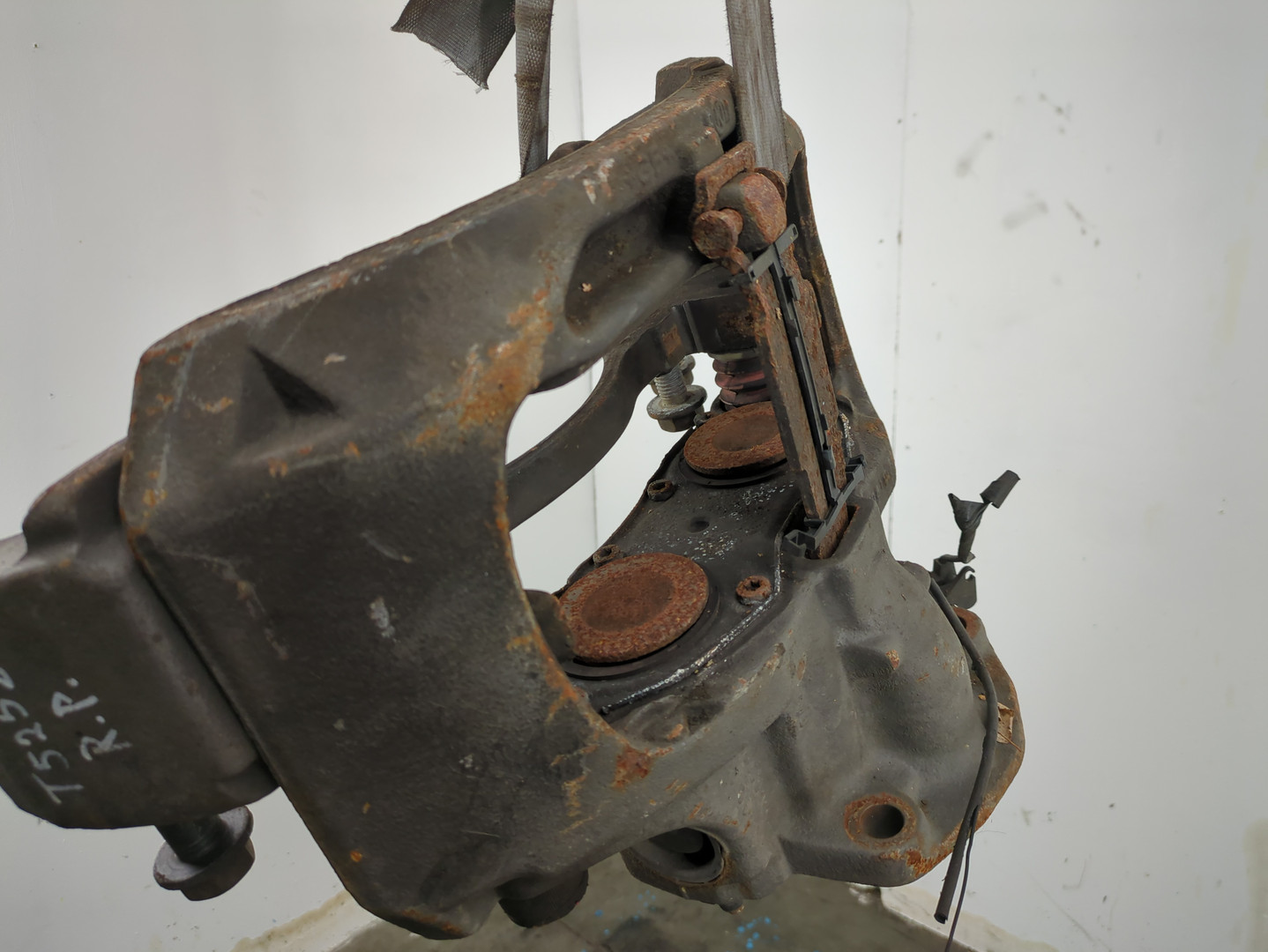 Суппорт передний правый