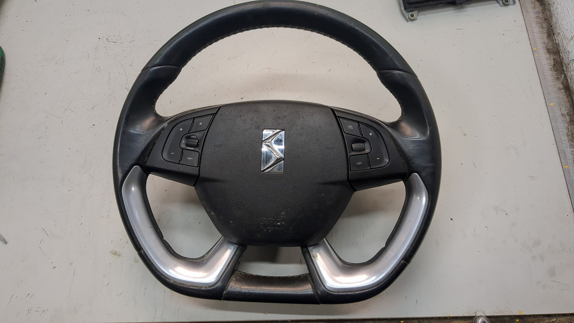 Рулевое колесо (руль)