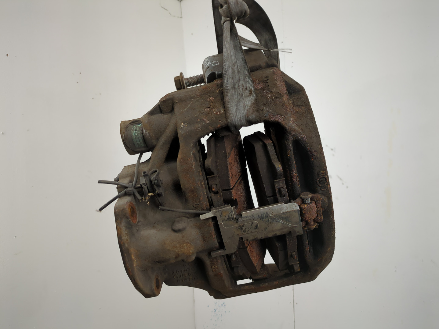 Суппорт задний правый